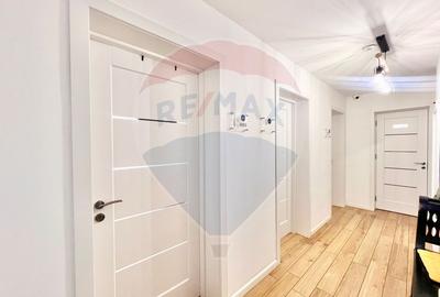 Casă cu 12 camere cu Teren 247 Mp în Decebal