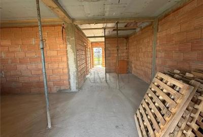 Casă cu Teren 200 Mp în Moșnița Veche