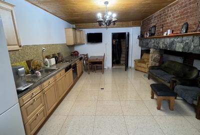 Duplex cu 4 camere cu Canalizare în Democrației - 2