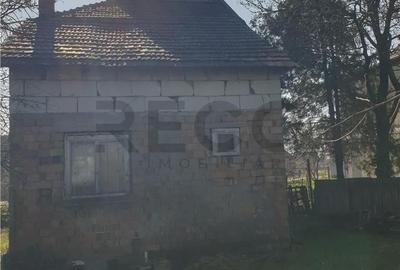 Casă cu 3 camere cu Teren 542 Mp în Sântion - 1