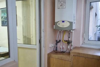 Apartament cu 2 camere decomandat în CET - 8