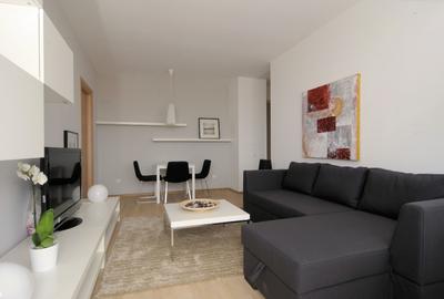 Apartament cu 2 camere semidecomandat, mobilat în Băneasa