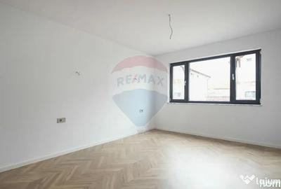 Casă cu 4 camere cu Teren 560 Mp în Stupini