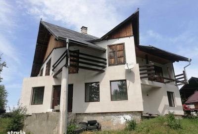 Casă cu 4 camere cu Teren 220 Mp în Șcheia