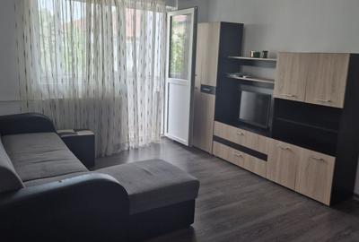 Garsonieră decomandată în Girocului