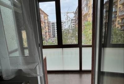 Garsonieră decomandată în Roșu