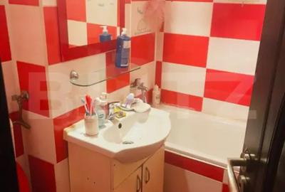 Apartament cu 3 camere semidecomandat, mobilat în Central