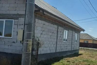 Casă cu 4 camere cu Teren 300 Mp în Baia - 1