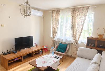 Apartament cu 3 camere semidecomandat, mobilat în Central