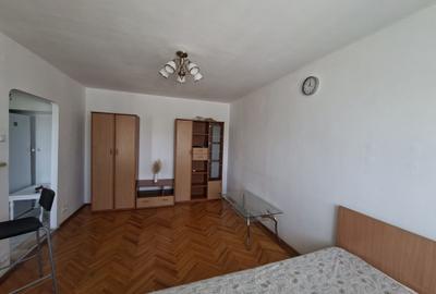Garsonieră decomandată în Titan
