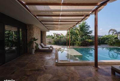 Casă cu 2 camere cu Piscina în Central