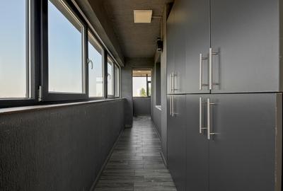 Penthouse cu 3 camere, mobilat în Central - 13