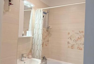 Apartament cu 3 camere semidecomandat în Grivița