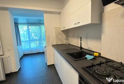 Apartament cu 3 camere semidecomandat în Primăverii