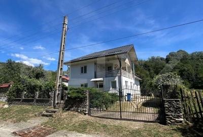 Casă cu 4 camere cu Teren 1650 Mp în Central - 10