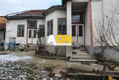 Casă individuală cu 4 camere cu Canalizare în Central - 1