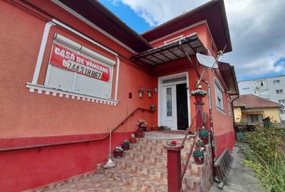 Casă cu 3 camere în Central - 1