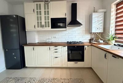 Casă cu 4 camere cu Teren 250 Mp în Tunari