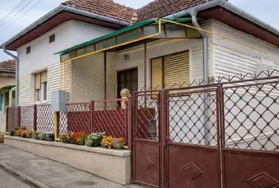 Casă cu 3 camere cu Teren 540 Mp în Central