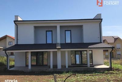 Casă cu 4 camere cu Teren 302 Mp în Plopi
