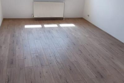 Apartament cu 3 camere decomandat în Central - 1