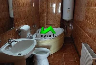 Casă cu 4 camere cu Canalizare în Trei Stejari