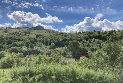 Teren de 1053 mp, în Ampoița