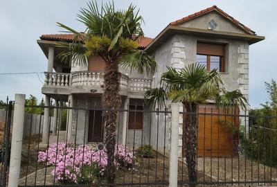 Casă cu 3 camere în Central