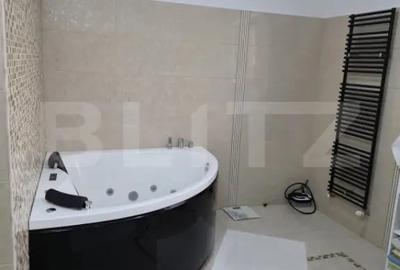Casă cu 5 camere cu Teren 2100 Mp în Central