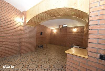 Casă cu 8 camere cu Teren 366 Mp în Calea București - 6