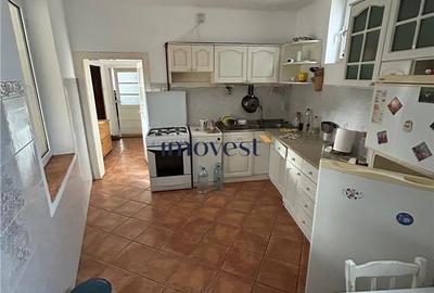 Casă cu 5 camere cu Teren 1000 Mp în Titulescu - 3