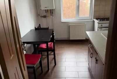 Apartament cu 3 camere decomandat în Teilor