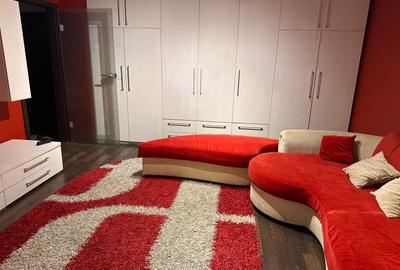 Apartament cu 3 camere decomandat, mobilat în Lunei