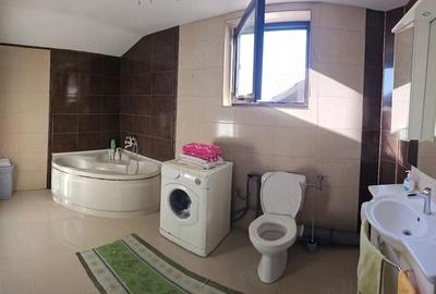 Casă cu 3 camere cu Teren 770 Mp în Cătălina - 1