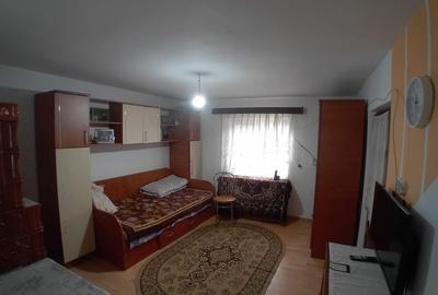 Casă cu 3 camere în Hârsești