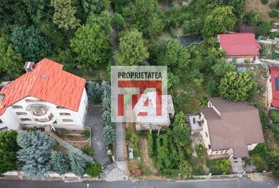 Casă cu Teren 790 Mp în Central - 2