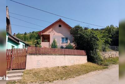 Casă cu 2 camere decomandat cu Teren 830 Mp în Baciu