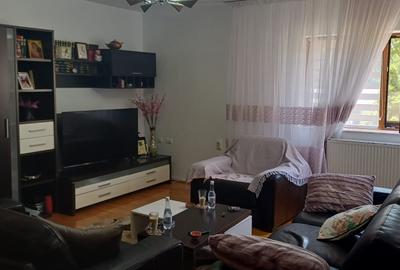 Casă cu 5 camere cu Canalizare în Est - 2