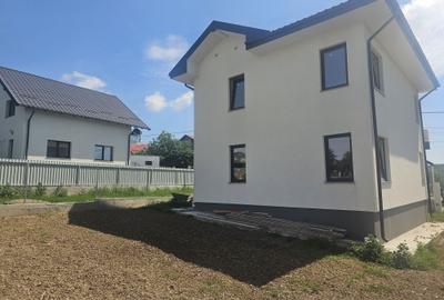Casă cu 4 camere în Central - 2