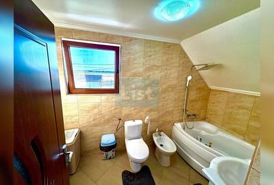 Casă cu 6 camere cu Canalizare în Strejnicu - 11