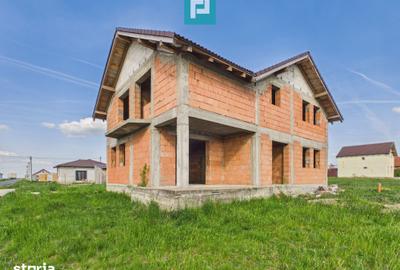 Casă cu 6 camere cu Teren 500 Mp în Central