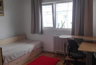 Apartament cu 3 camere decomandat în Cornișa - 1