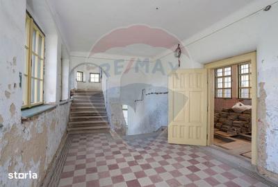 Casă cu 7 camere cu Teren 1600 Mp în Bruiu - 4