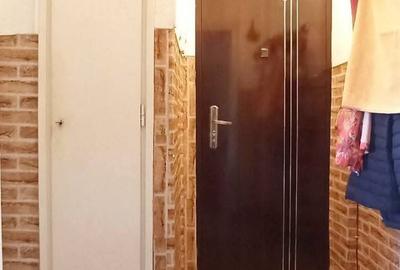 Apartament cu 3 camere semidecomandat în Burdea