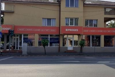 Apartament cu 3 camere în Intim