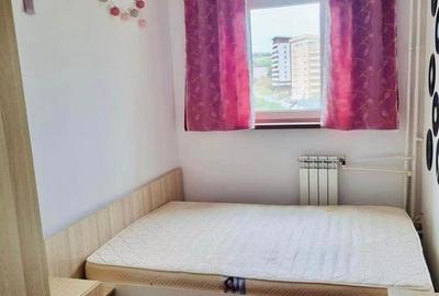 Apartament cu 3 camere semidecomandat în Păcurari