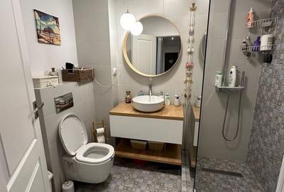Apartament cu 2 camere decomandat în Florești