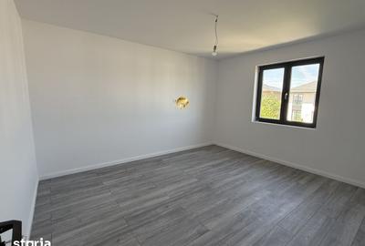 Casă cu 4 camere cu Teren 200 Mp în Central - 11
