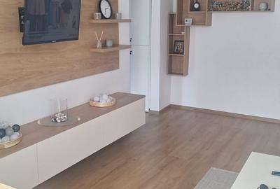 Apartament cu 2 camere semidecomandat, mobilat în Tractorul