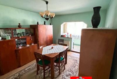 Apartament cu 3 camere decomandat în Tractorul